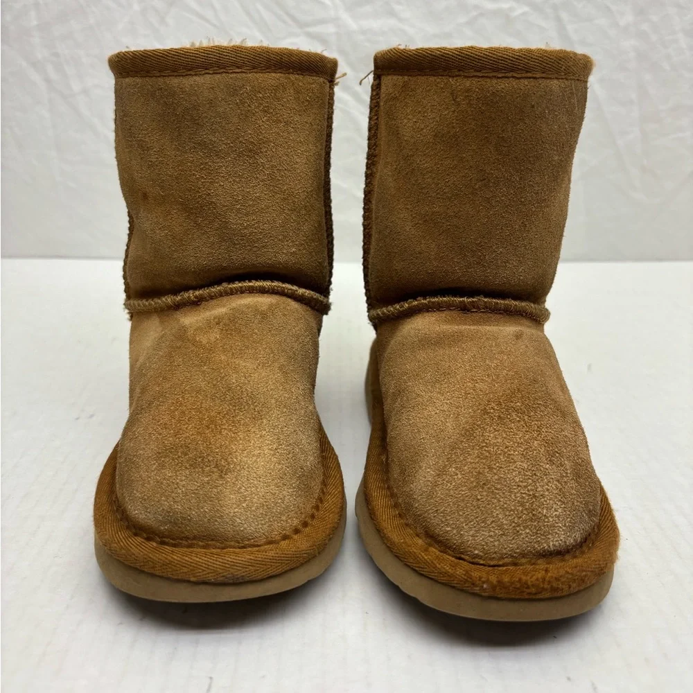 Classic boots little girl SZ 3, box 2